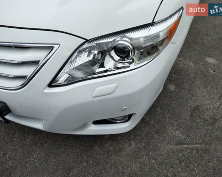Белый Тойота Камри, объемом двигателя 2.4 л и пробегом 197 тыс. км за 9900 $, фото 3 на Automoto.ua