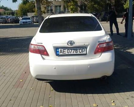 Белый Тойота Камри, объемом двигателя 2.4 л и пробегом 335 тыс. км за 9500 $, фото 1 на Automoto.ua