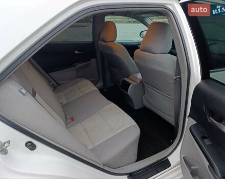 Белый Тойота Камри, объемом двигателя 2.49 л и пробегом 174 тыс. км за 9700 $, фото 8 на Automoto.ua