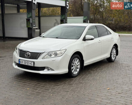 Белый Тойота Камри, объемом двигателя 2.5 л и пробегом 152 тыс. км за 12700 $, фото 1 на Automoto.ua