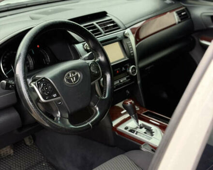 Белый Тойота Камри, объемом двигателя 2.5 л и пробегом 242 тыс. км за 13700 $, фото 5 на Automoto.ua