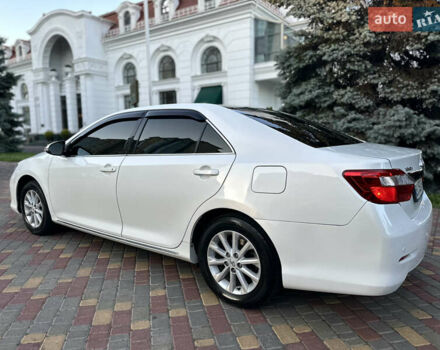 Белый Тойота Камри, объемом двигателя 2.5 л и пробегом 200 тыс. км за 11900 $, фото 1 на Automoto.ua