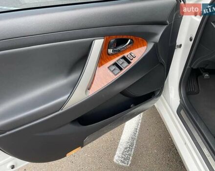 Белый Тойота Камри, объемом двигателя 2.36 л и пробегом 83 тыс. км за 13850 $, фото 10 на Automoto.ua