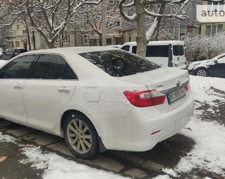 Белый Тойота Камри, объемом двигателя 2.5 л и пробегом 230 тыс. км за 13000 $, фото 3 на Automoto.ua