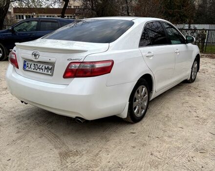 Белый Тойота Камри, объемом двигателя 2.4 л и пробегом 220 тыс. км за 7800 $, фото 5 на Automoto.ua