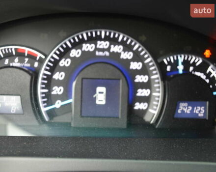 Белый Тойота Камри, объемом двигателя 2.5 л и пробегом 242 тыс. км за 13700 $, фото 18 на Automoto.ua