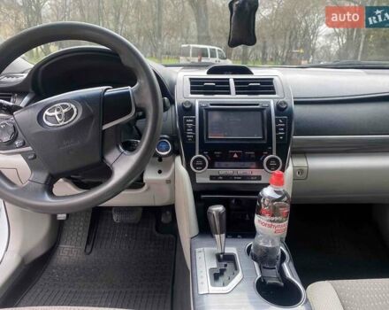 Белый Тойота Камри, объемом двигателя 2.49 л и пробегом 135 тыс. км за 9300 $, фото 8 на Automoto.ua