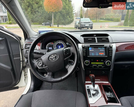 Белый Тойота Камри, объемом двигателя 2.49 л и пробегом 218 тыс. км за 12300 $, фото 6 на Automoto.ua