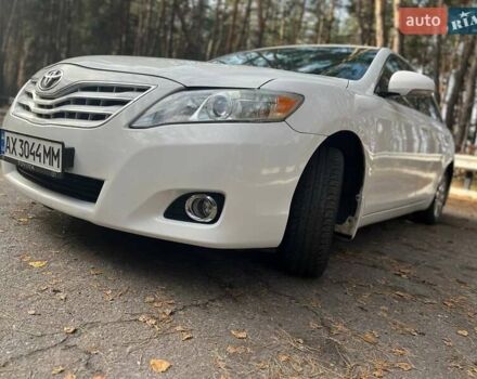 Белый Тойота Камри, объемом двигателя 2.36 л и пробегом 263 тыс. км за 10000 $, фото 4 на Automoto.ua