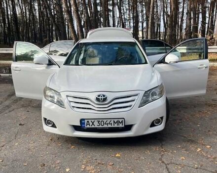 Белый Тойота Камри, объемом двигателя 2.36 л и пробегом 263 тыс. км за 10000 $, фото 3 на Automoto.ua