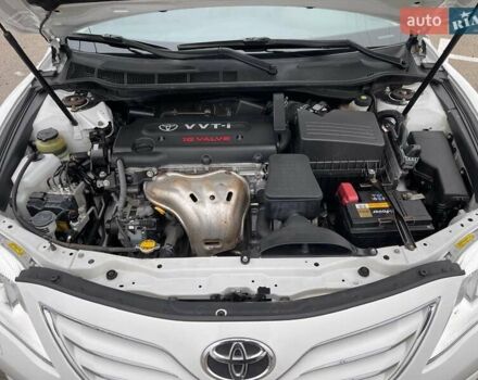 Белый Тойота Камри, объемом двигателя 2.36 л и пробегом 83 тыс. км за 13850 $, фото 12 на Automoto.ua