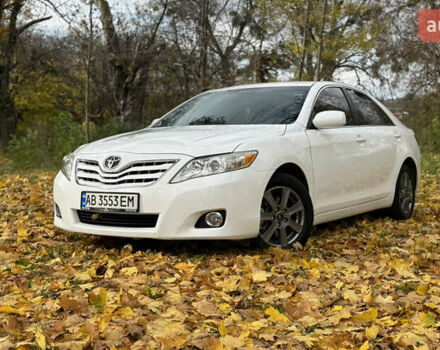 Тойота Камри 2011 в Виннице на Automoto.ua Белый Тойота Камри, объемом двигателя 2.5 л и пробегом 230 тыс. км за 10250 $, фото 4 на Automoto.ua