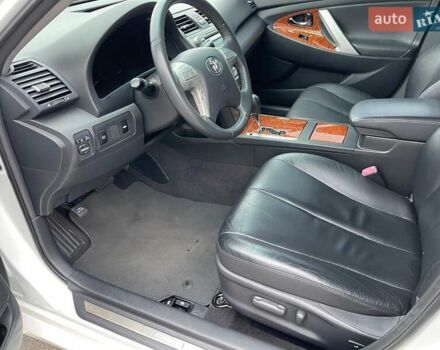 Белый Тойота Камри, объемом двигателя 2.36 л и пробегом 83 тыс. км за 13850 $, фото 8 на Automoto.ua