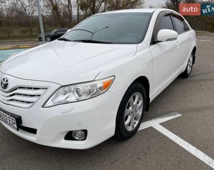 Белый Тойота Камри, объемом двигателя 2.36 л и пробегом 83 тыс. км за 13850 $, фото 2 на Automoto.ua
