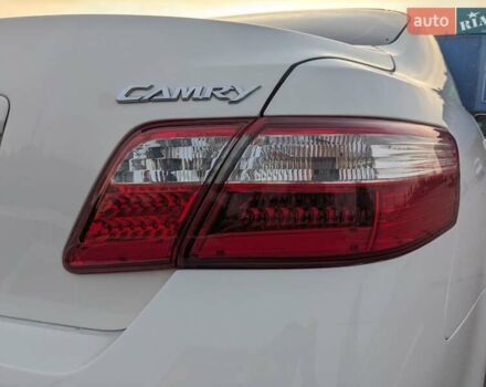 Белый Тойота Камри, объемом двигателя 2.4 л и пробегом 200 тыс. км за 11000 $, фото 15 на Automoto.ua