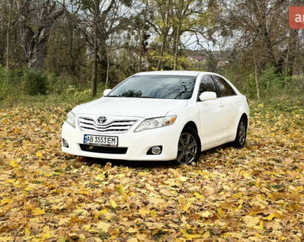 Тойота Камри 2011 в Виннице на Automoto.ua Белый Тойота Камри, объемом двигателя 2.5 л и пробегом 230 тыс. км за 10250 $, фото 3 на Automoto.ua