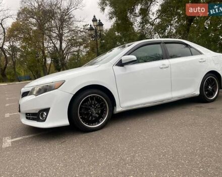 Белый Тойота Камри, объемом двигателя 2.49 л и пробегом 135 тыс. км за 9300 $, фото 4 на Automoto.ua