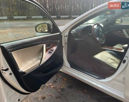 Белый Тойота Камри, объемом двигателя 2.36 л и пробегом 263 тыс. км за 10000 $, фото 16 на Automoto.ua
