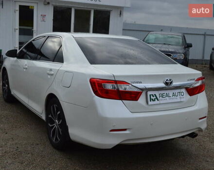 Белый Тойота Камри, объемом двигателя 2.5 л и пробегом 242 тыс. км за 13700 $, фото 1 на Automoto.ua