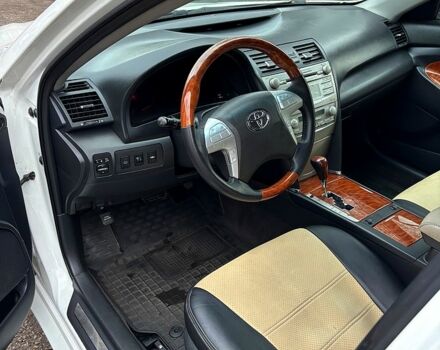 Белый Тойота Камри, объемом двигателя 2.4 л и пробегом 220 тыс. км за 7800 $, фото 7 на Automoto.ua