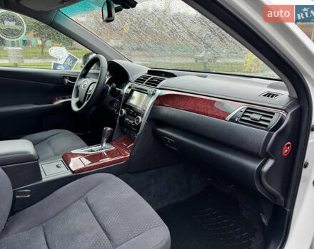 Белый Тойота Камри, объемом двигателя 2.5 л и пробегом 152 тыс. км за 12700 $, фото 21 на Automoto.ua