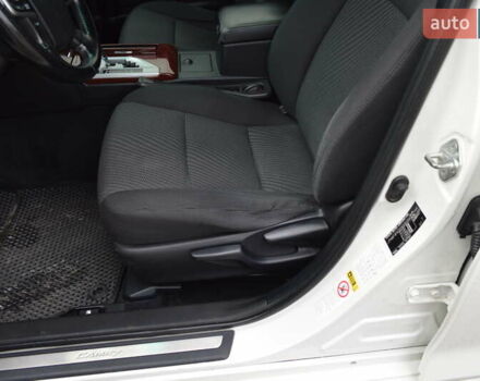 Белый Тойота Камри, объемом двигателя 2.5 л и пробегом 242 тыс. км за 13700 $, фото 7 на Automoto.ua