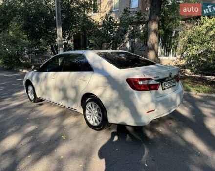 Белый Тойота Камри, объемом двигателя 2.5 л и пробегом 117 тыс. км за 15499 $, фото 2 на Automoto.ua