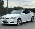 Білий Тойота Камрі, об'ємом двигуна 2.5 л та пробігом 207 тис. км за 8990 $, фото 1 на Automoto.ua