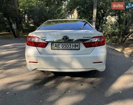 Белый Тойота Камри, объемом двигателя 2.5 л и пробегом 117 тыс. км за 15499 $, фото 1 на Automoto.ua