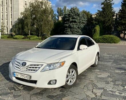 Белый Тойота Камри, объемом двигателя 2.36 л и пробегом 210 тыс. км за 12100 $, фото 9 на Automoto.ua