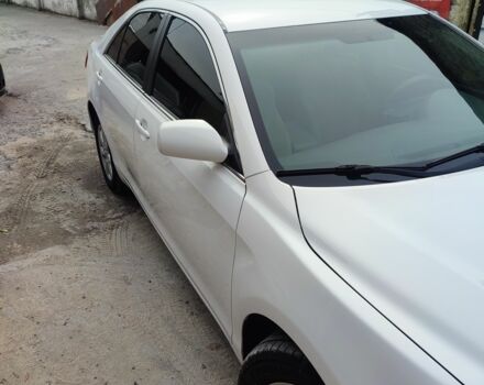 Белый Тойота Камри, объемом двигателя 2.5 л и пробегом 201 тыс. км за 10500 $, фото 2 на Automoto.ua