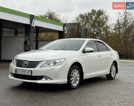 Белый Тойота Камри, объемом двигателя 2.5 л и пробегом 152 тыс. км за 12700 $, фото 2 на Automoto.ua