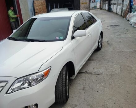 Белый Тойота Камри, объемом двигателя 2.5 л и пробегом 201 тыс. км за 10500 $, фото 1 на Automoto.ua