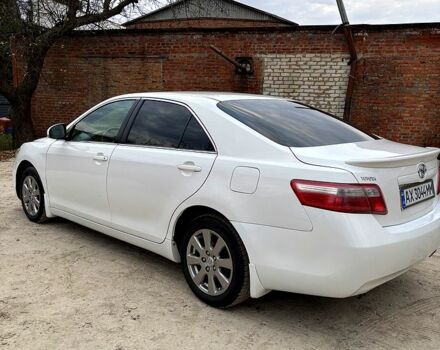 Белый Тойота Камри, объемом двигателя 2.4 л и пробегом 220 тыс. км за 7800 $, фото 2 на Automoto.ua