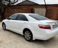 Белый Тойота Камри, объемом двигателя 2.4 л и пробегом 220 тыс. км за 7800 $, фото 2 на Automoto.ua