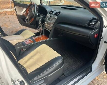 Белый Тойота Камри, объемом двигателя 2.36 л и пробегом 263 тыс. км за 10000 $, фото 19 на Automoto.ua