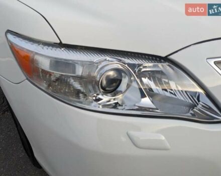 Белый Тойота Камри, объемом двигателя 2.4 л и пробегом 200 тыс. км за 11000 $, фото 8 на Automoto.ua