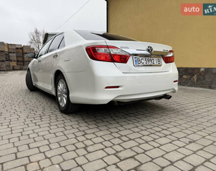 Білий Тойота Камрі, об'ємом двигуна 2.49 л та пробігом 216 тис. км за 12500 $, фото 2 на Automoto.ua
