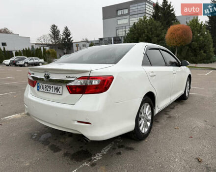 Белый Тойота Камри, объемом двигателя 2.49 л и пробегом 218 тыс. км за 12300 $, фото 1 на Automoto.ua