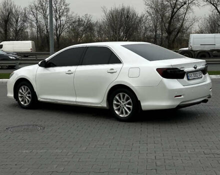 Білий Тойота Камрі, об'ємом двигуна 2.49 л та пробігом 233 тис. км за 12700 $, фото 2 на Automoto.ua