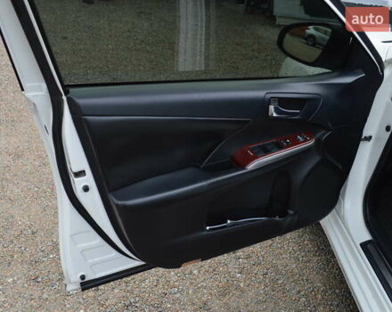 Білий Тойота Камрі, об'ємом двигуна 2.5 л та пробігом 242 тис. км за 12800 $, фото 4 на Automoto.ua