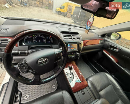 Білий Тойота Камрі, об'ємом двигуна 2.49 л та пробігом 216 тис. км за 12500 $, фото 10 на Automoto.ua