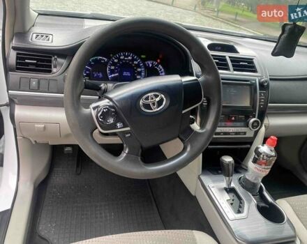 Белый Тойота Камри, объемом двигателя 2.49 л и пробегом 135 тыс. км за 9300 $, фото 7 на Automoto.ua