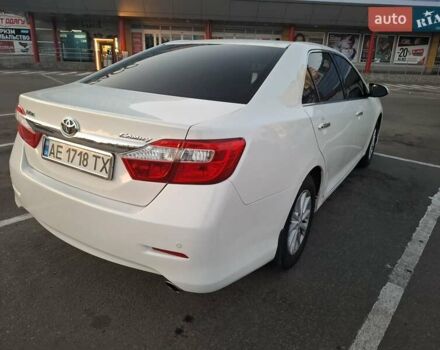 Белый Тойота Камри, объемом двигателя 2.5 л и пробегом 243 тыс. км за 13500 $, фото 19 на Automoto.ua