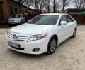 Белый Тойота Камри, объемом двигателя 2.4 л и пробегом 220 тыс. км за 7800 $, фото 1 на Automoto.ua