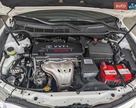 Белый Тойота Камри, объемом двигателя 2.4 л и пробегом 200 тыс. км за 11000 $, фото 7 на Automoto.ua