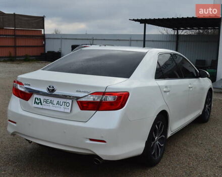 Белый Тойота Камри, объемом двигателя 2.5 л и пробегом 242 тыс. км за 13700 $, фото 2 на Automoto.ua