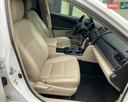 Білий Тойота Камрі, об'ємом двигуна 2.5 л та пробігом 230 тис. км за 10000 $, фото 8 на Automoto.ua