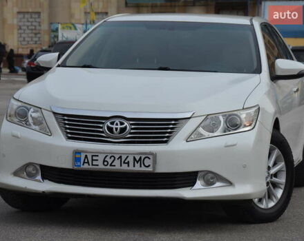 Белый Тойота Камри, объемом двигателя 2.5 л и пробегом 217 тыс. км за 15100 $, фото 1 на Automoto.ua