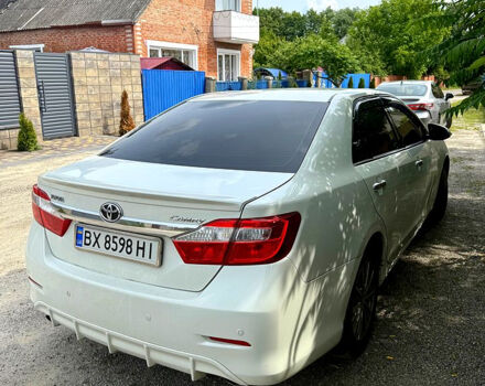 Белый Тойота Камри, объемом двигателя 2.5 л и пробегом 297 тыс. км за 12200 $, фото 1 на Automoto.ua